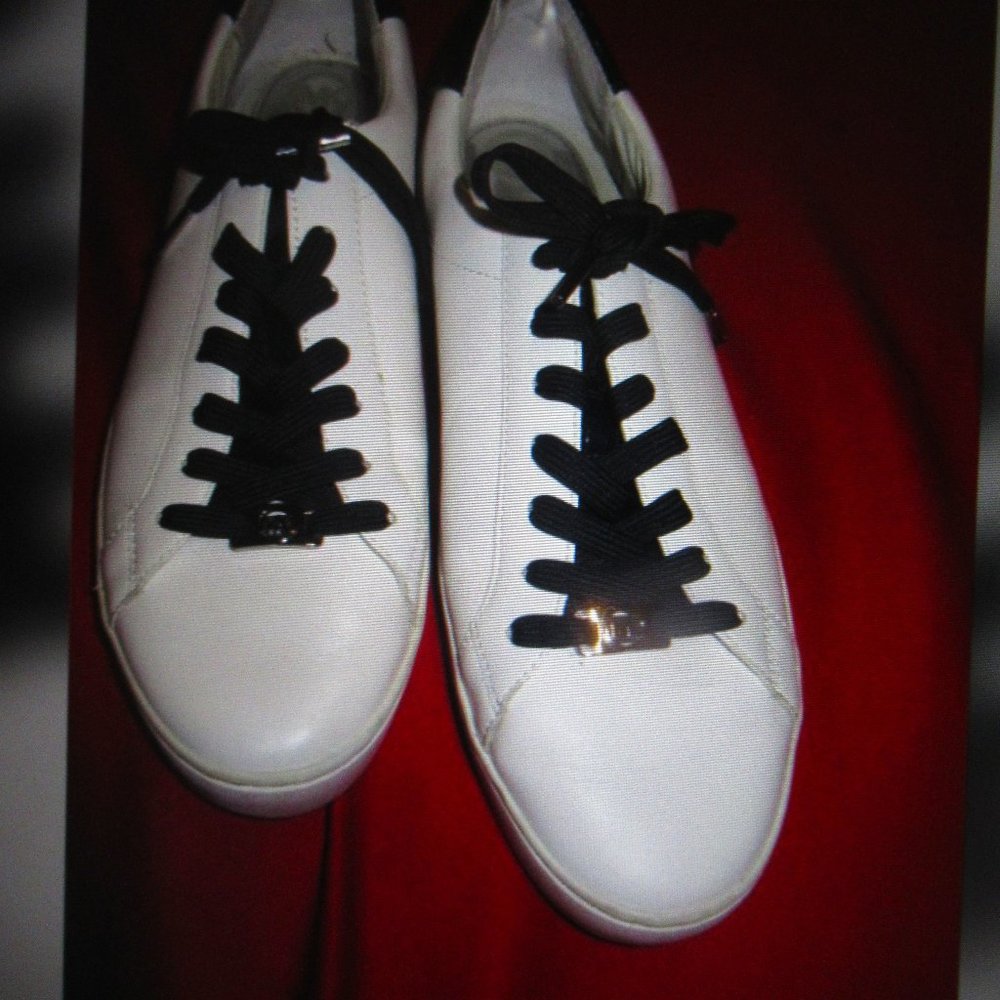 MICHAEL KORS White Leather gold metal logo tennis shoes sneakers size 11